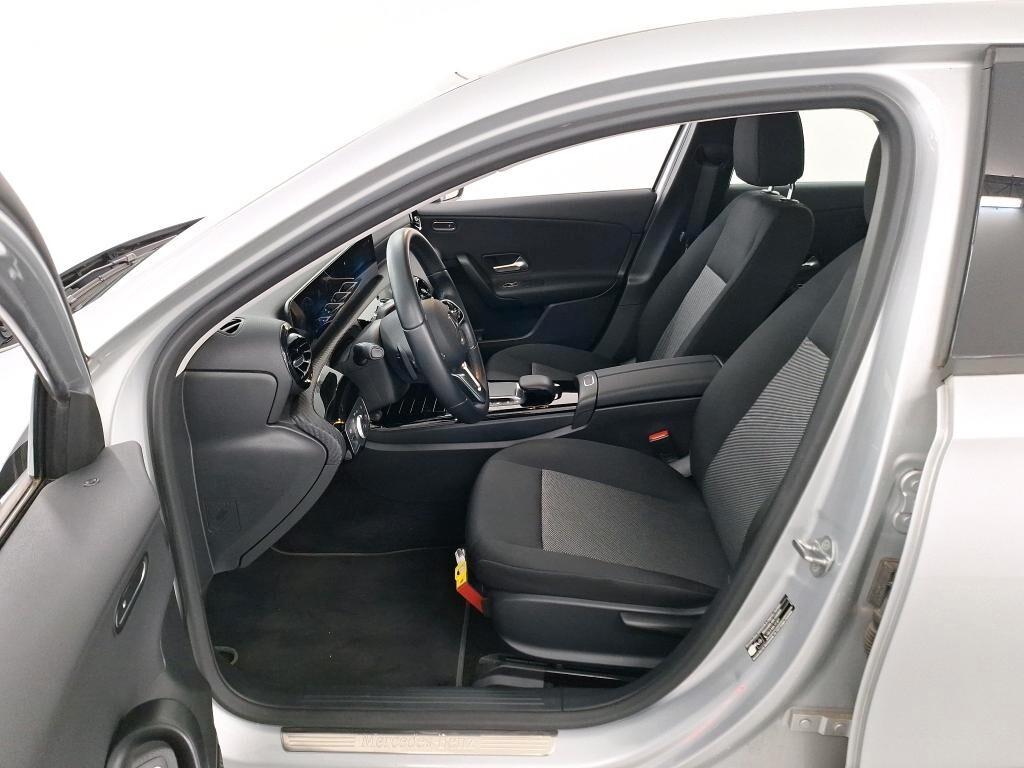 MERCEDES-BENZ A 180D SEDAN 116CV AUTOMATIC BUSINESS SOLUTION ( CRUISE - NAVI PREMIUM - PARK ASSIST - TELECAMERA POST. )