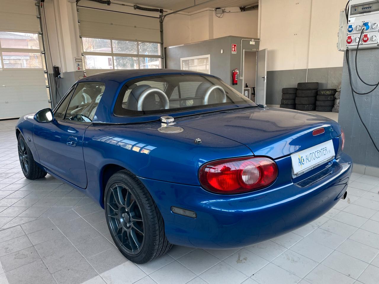 Mazda MX-5 1.8i 16V cat 10th Anniversary