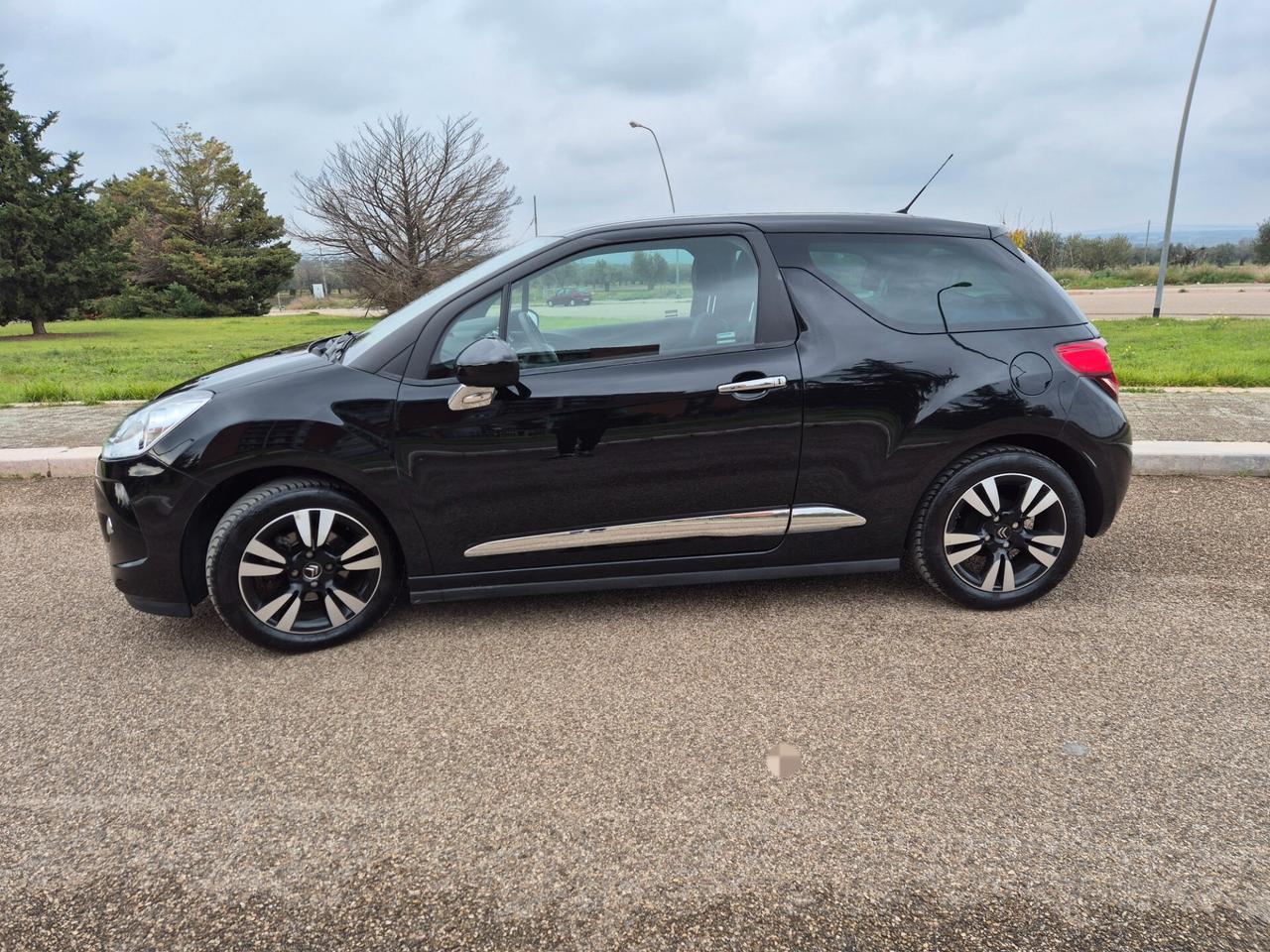 Citroen DS3 1.2 benzina 82cv so chic anno 2015