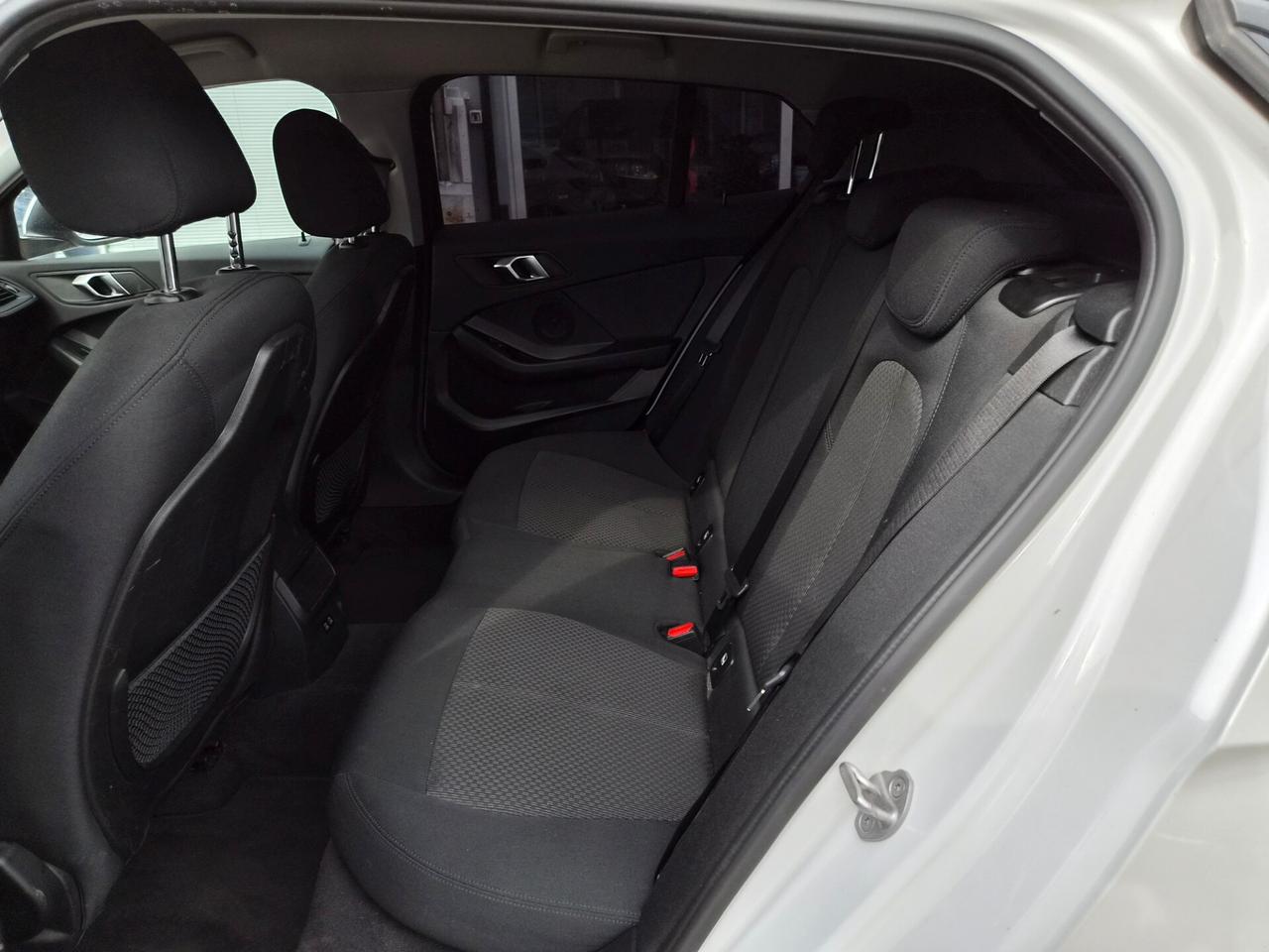 Bmw 116 116d 5p. Business Advantage