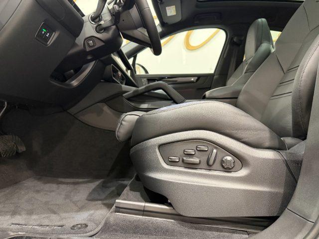 PORSCHE Cayenne 3.0 V6 E-Hybrid Black Edition