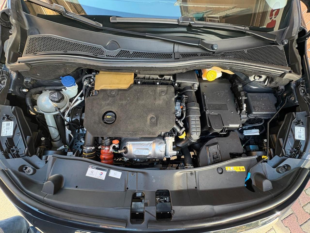 Peugeot 2008 BlueHDi 100 S&S Signature