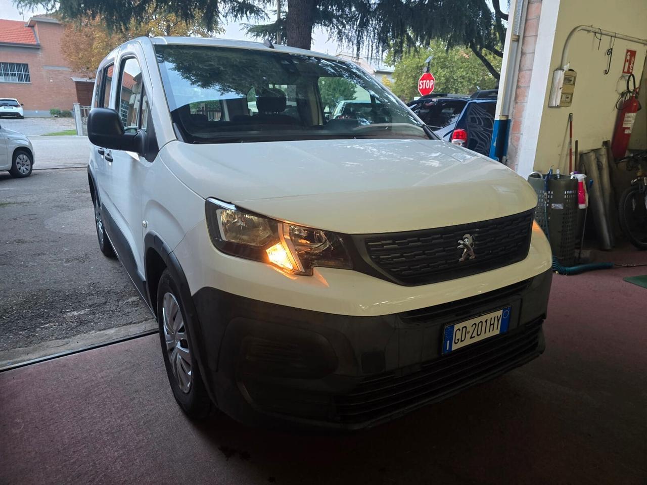 Peugeot Rifter BlueHDi 100 S&S Allure Long 155,00 mese