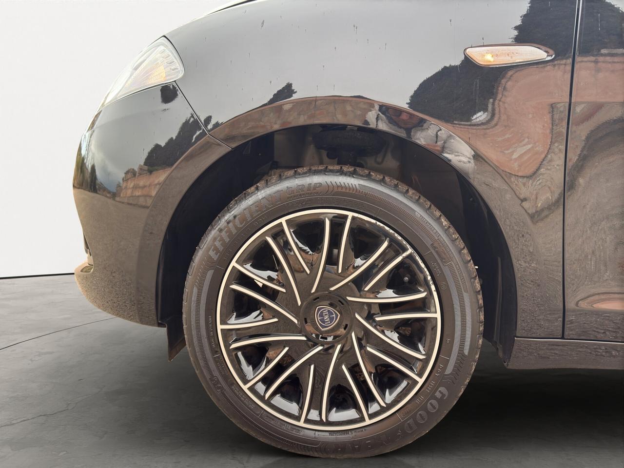 Lancia Ypsilon 1.0 FireFly 5 porte Hybrid Gold - 2023