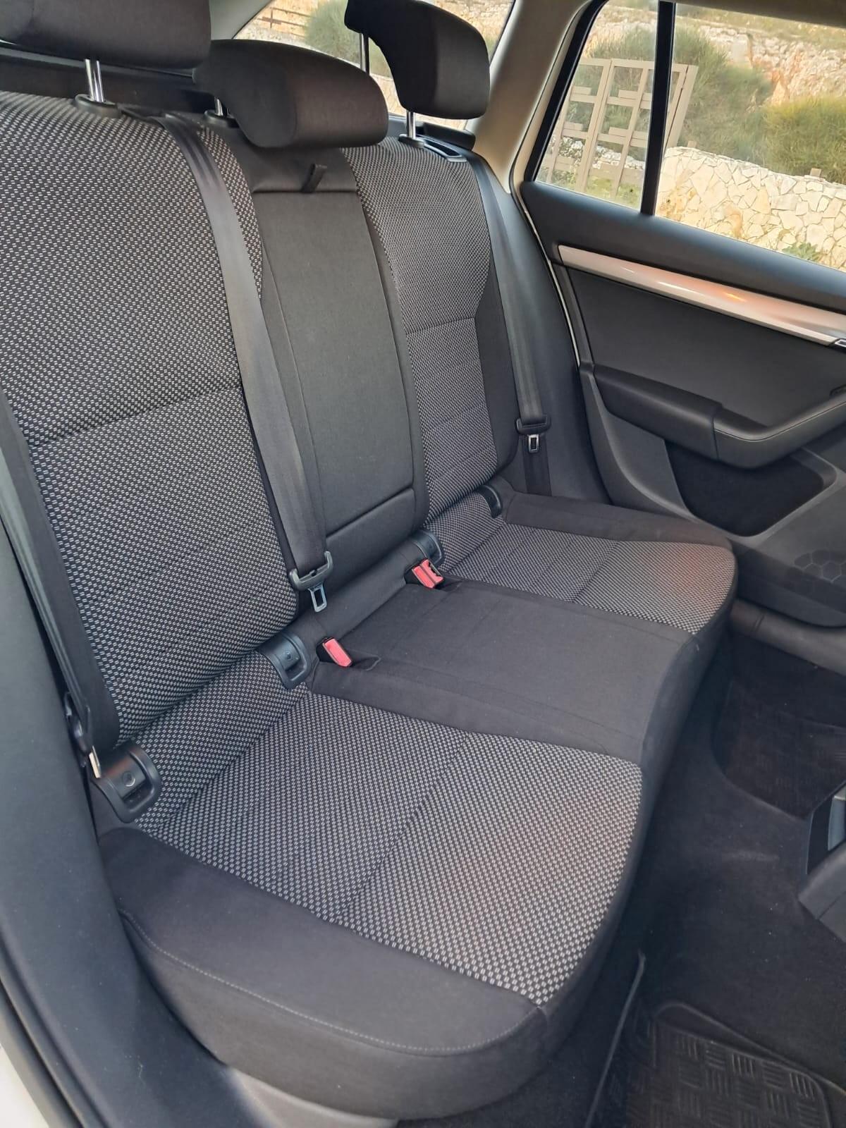 Skoda Octavia 1.6 TDI CR 105 CV DSG Wagon Elegance