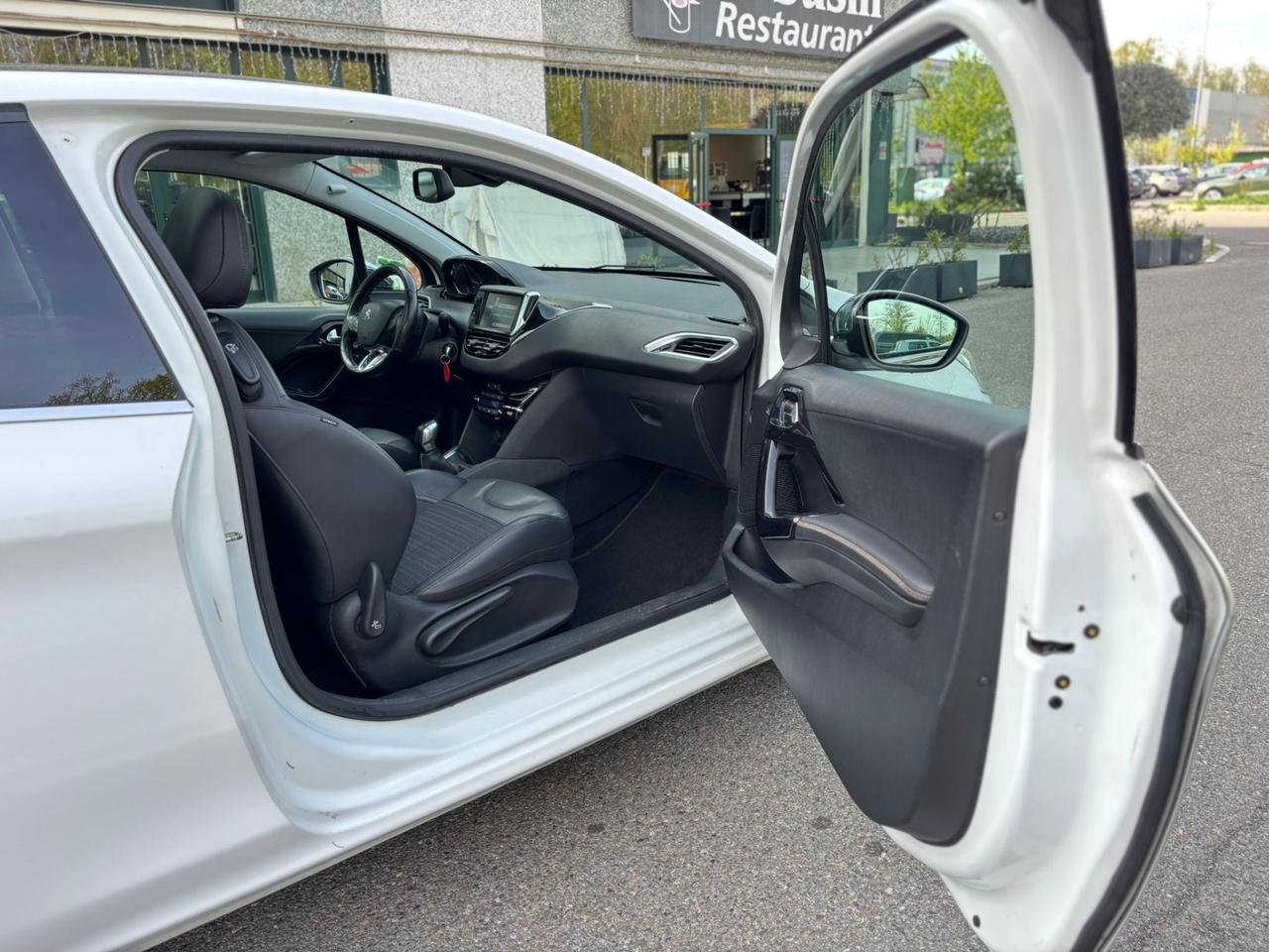 Peugeot 208 1.6 e-HDi 92 CV Stop&Start 3 porte Allure