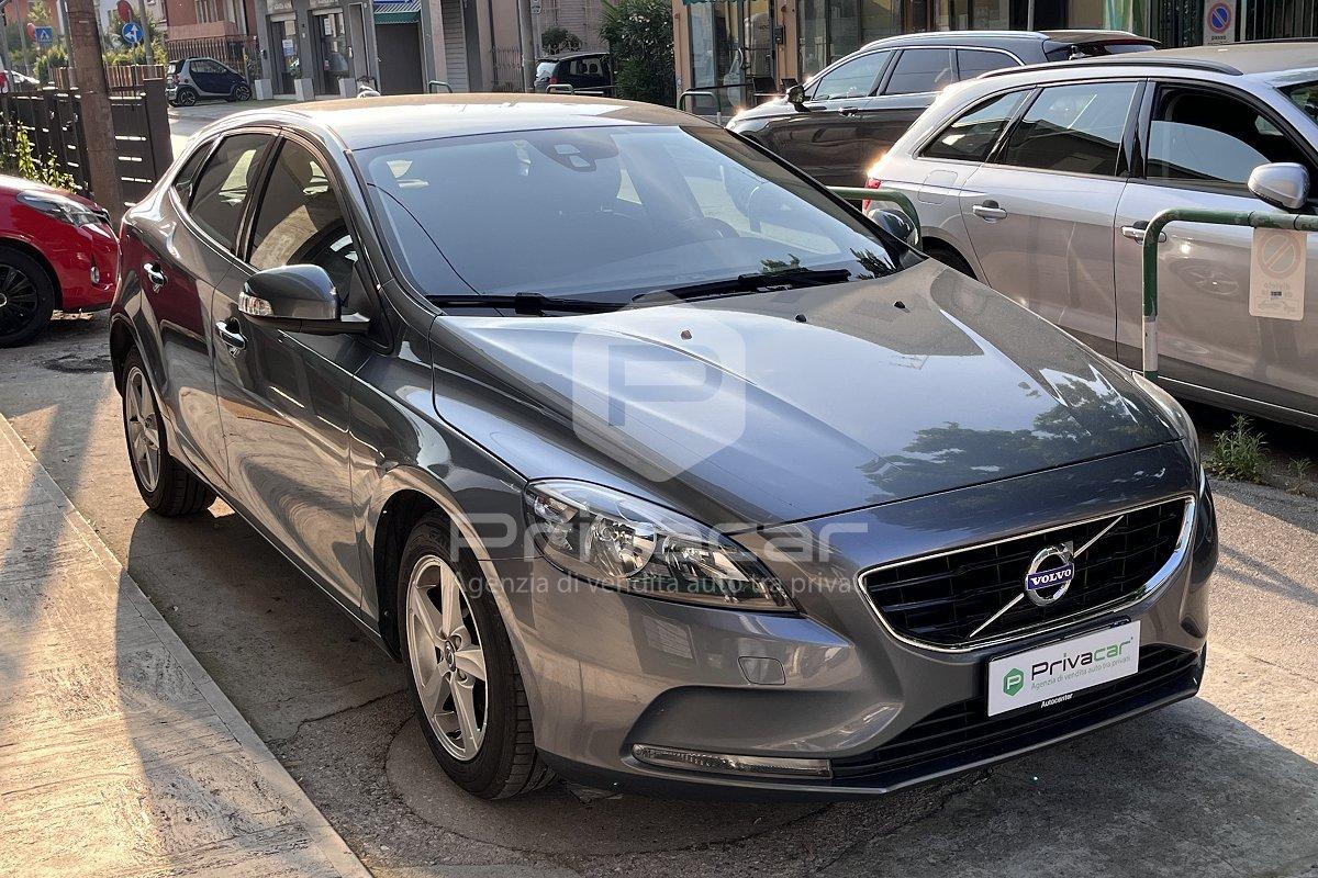 VOLVO V40 D2 1.6 R-design Momentum