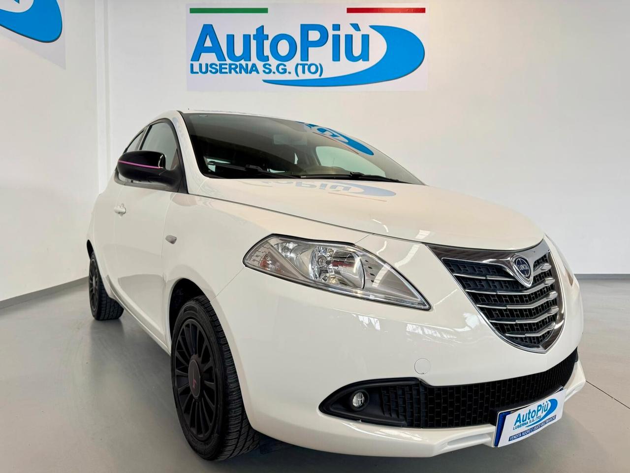 Lancia Ypsilon 0.9 TwinAir 85 CV 5 porte S&S S Momodesign
