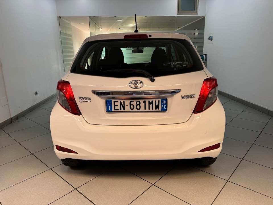 Toyota Yaris 1.0 5 porte anche per Neopatentati