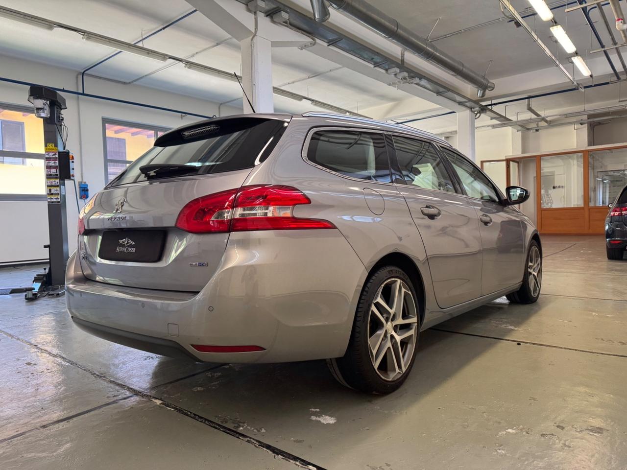 Peugeot 208 1.4 HDi 68 CV 5 porte Allure