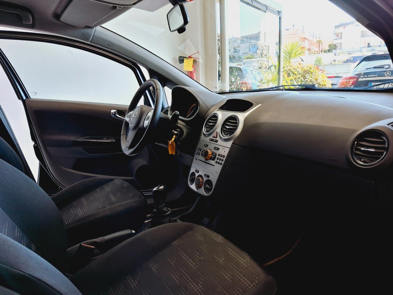Opel Corsa 1.2 5 porte Cosmo