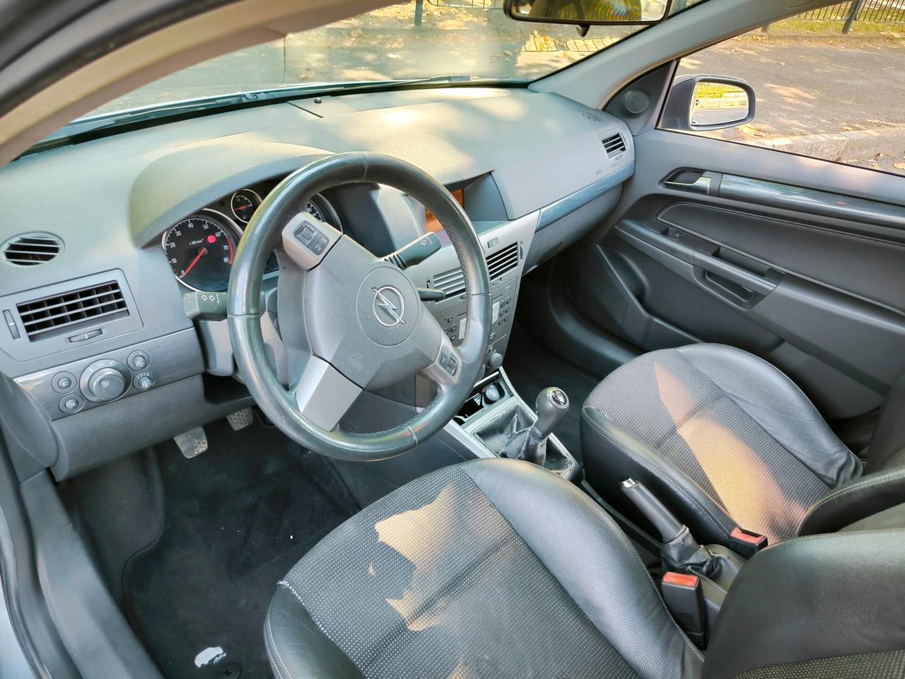 Opel Astra 1.6 16V Twinport 5 porte Cosmo