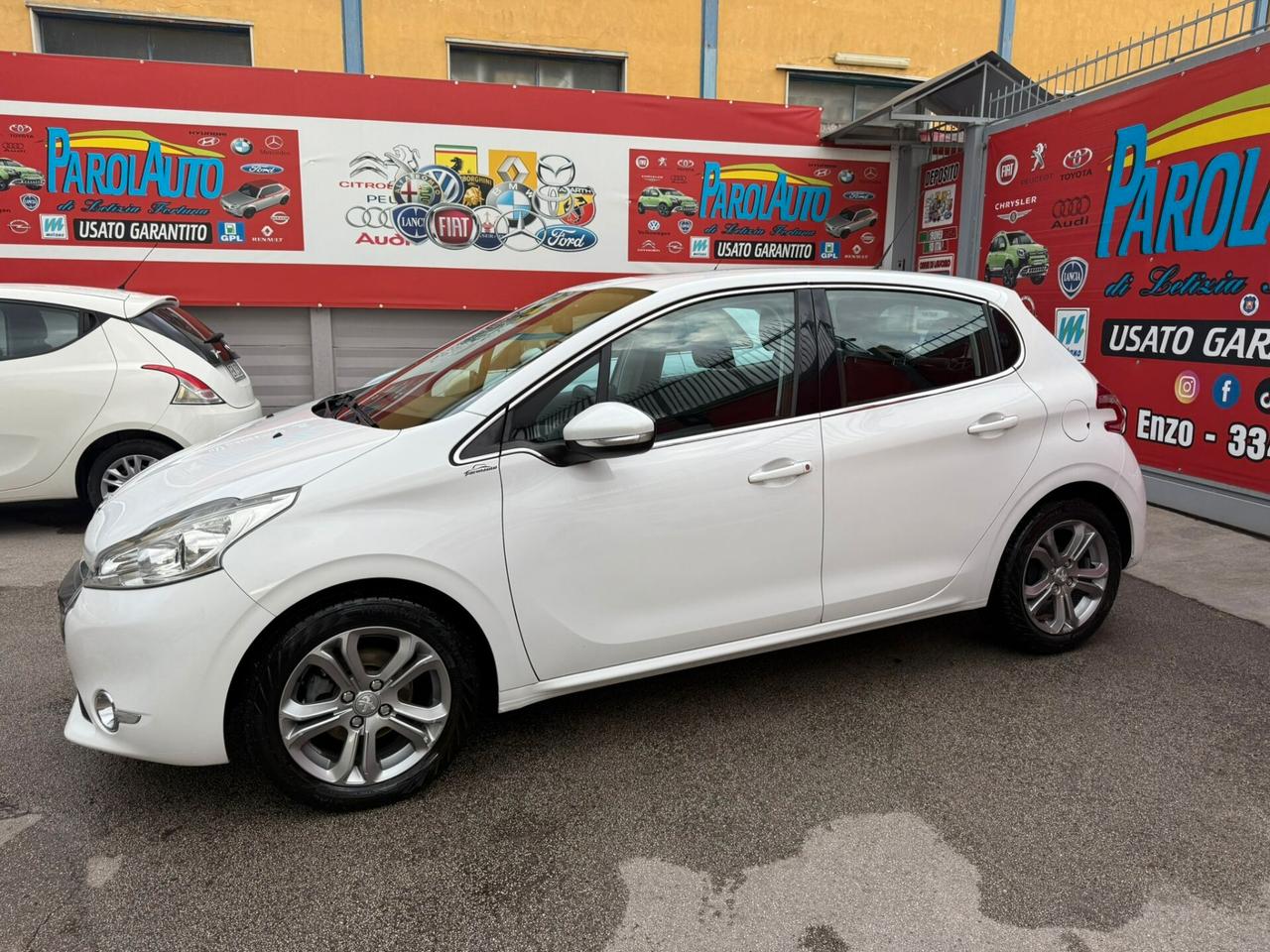 Peugeot 208 1.4 HDi 68cv Allure - 2014