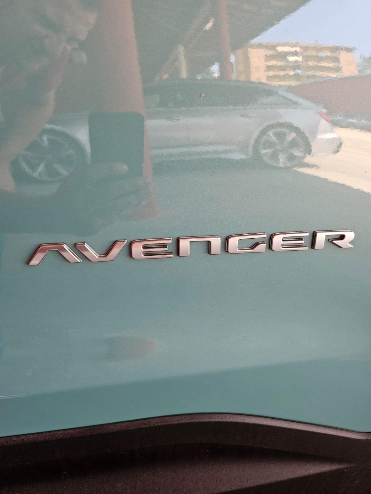 Jeep Avenger 1.2 Turbo 100 CV MHEV Summit