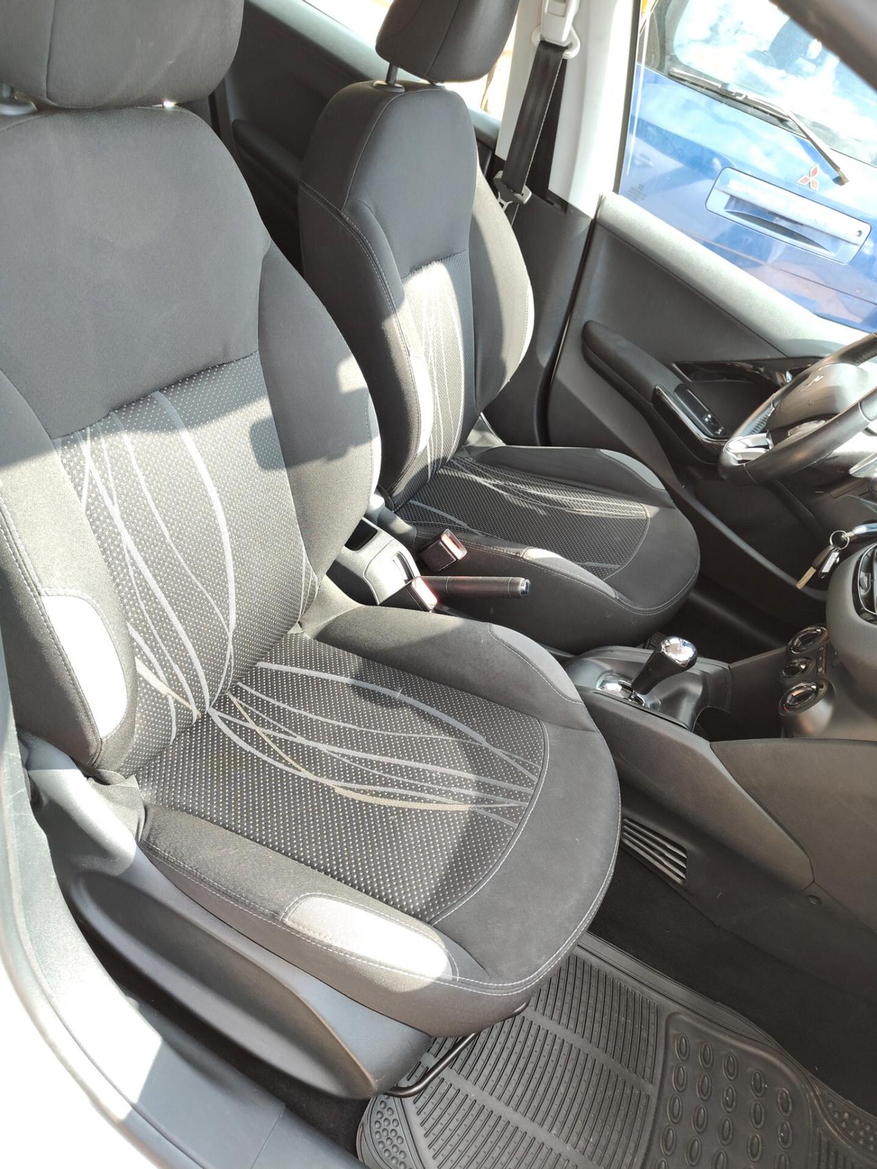 Peugeot 208 1.4 e-HDi 68 CV S&S robotizzato 5 porte Active