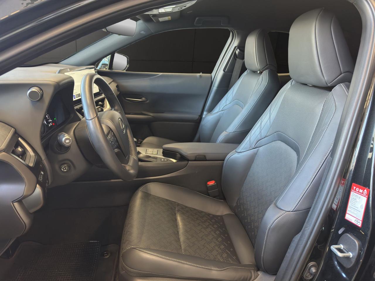 Lexus UX 250h 2.0 Luxury 4wd cvt