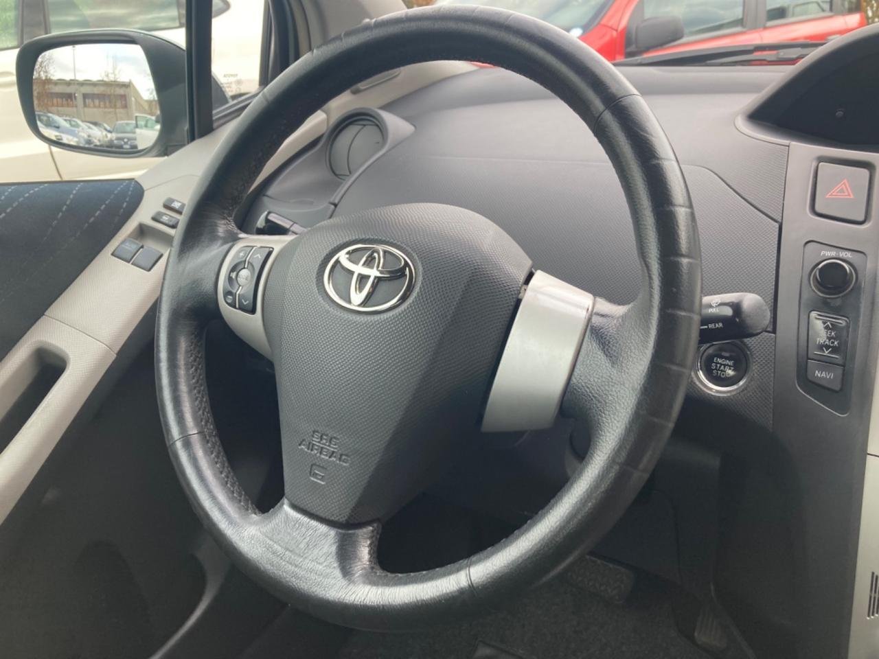 TOYOTA YARIS CAMBIO AUTOMATICO (DA VETRINA)