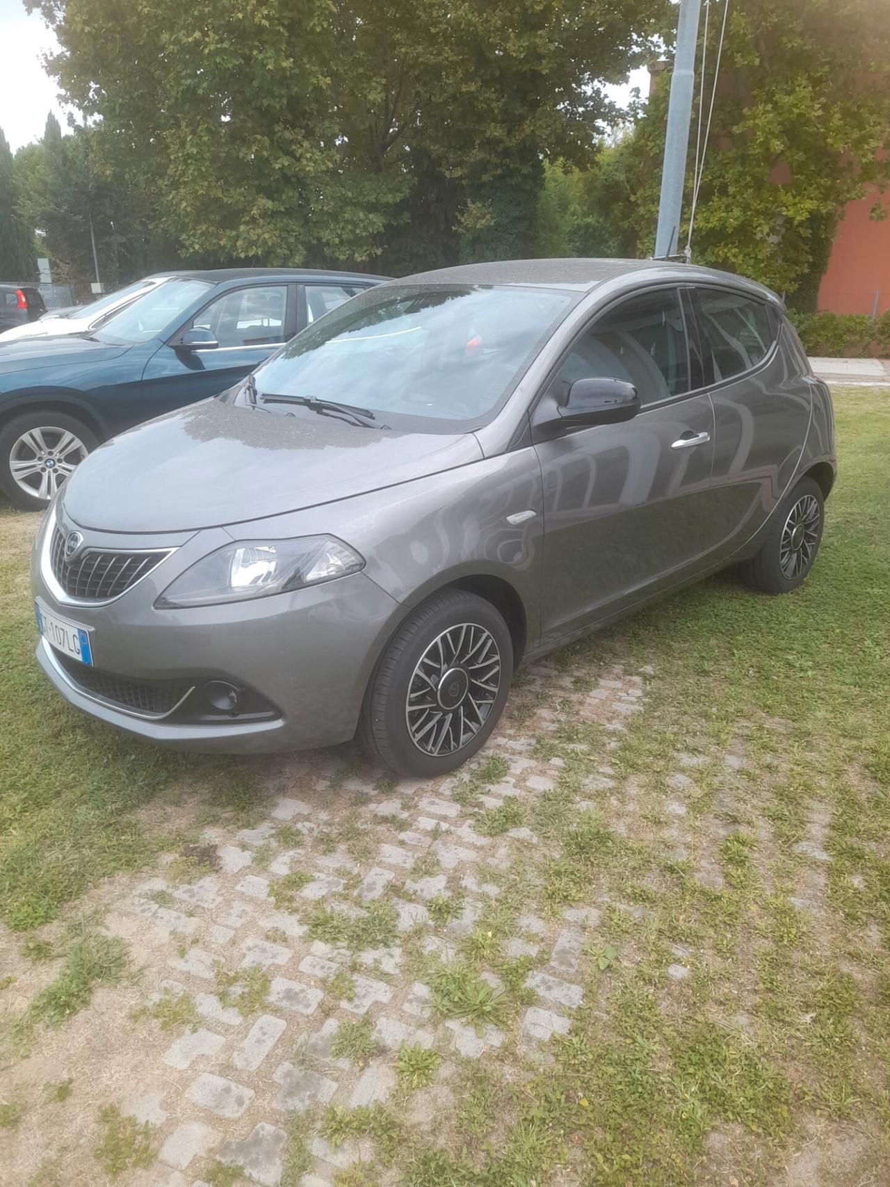 Lancia Ypsilon 1.0 5 porte Hybrid Platino