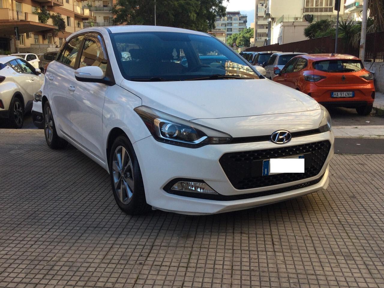 Hyundai i20 1.2 84 CV 5 porte Blackline