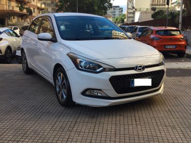 Hyundai i20 1.2 84 CV 5 porte Blackline