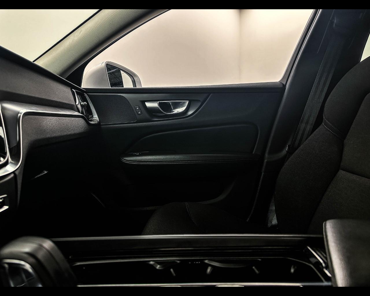 VOLVO V60 B4 (d) Geartronic Momentum Business