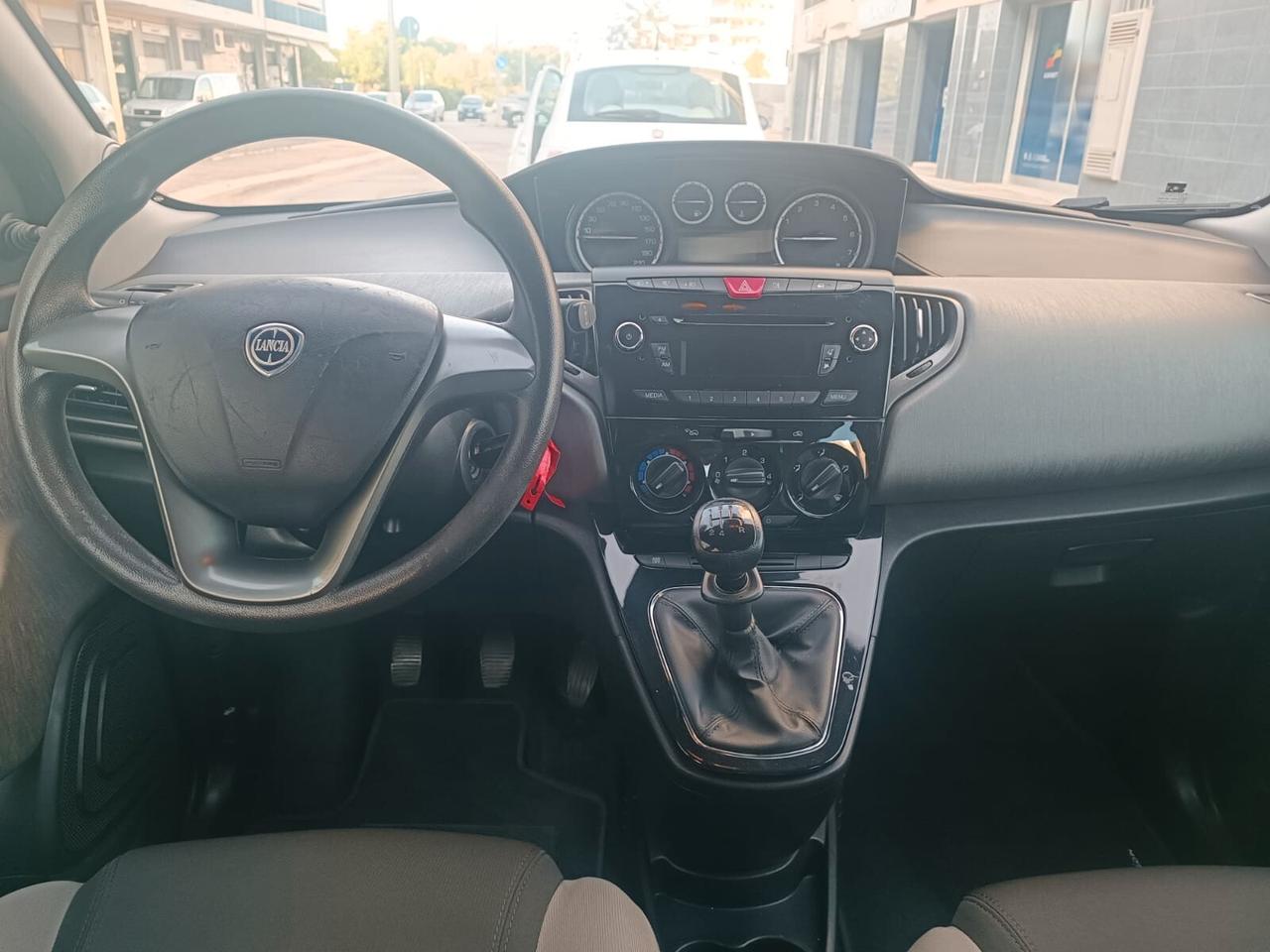 Lancia Ypsilon 1.2 69 CV 5 porte Silver