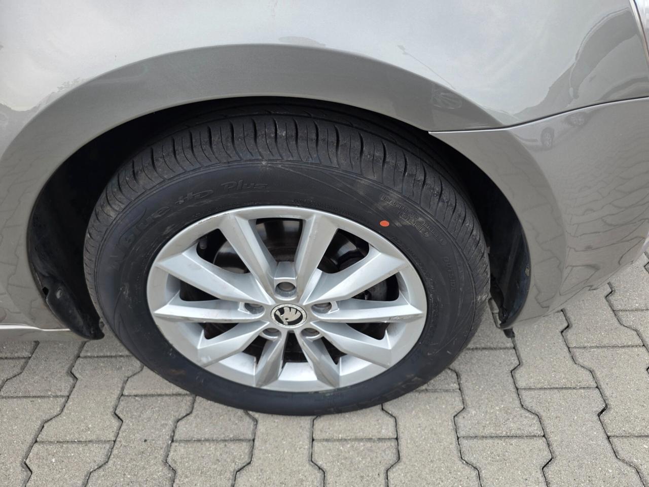 Skoda Octavia 1.6 TDI CR 105CV DSG full