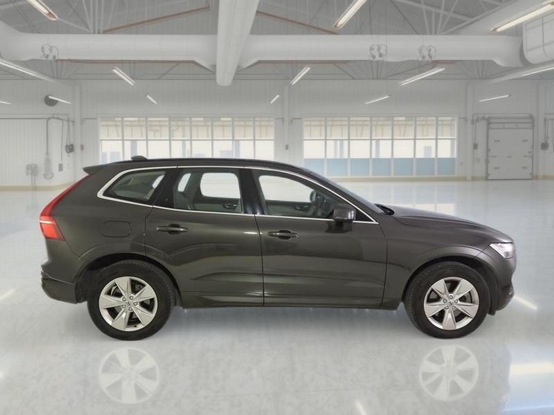 VOLVO XC60 B4 D automatico Momentum Pro