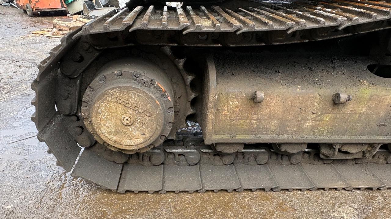 Escavatore VOLVO EC240 + cesoia per rottami