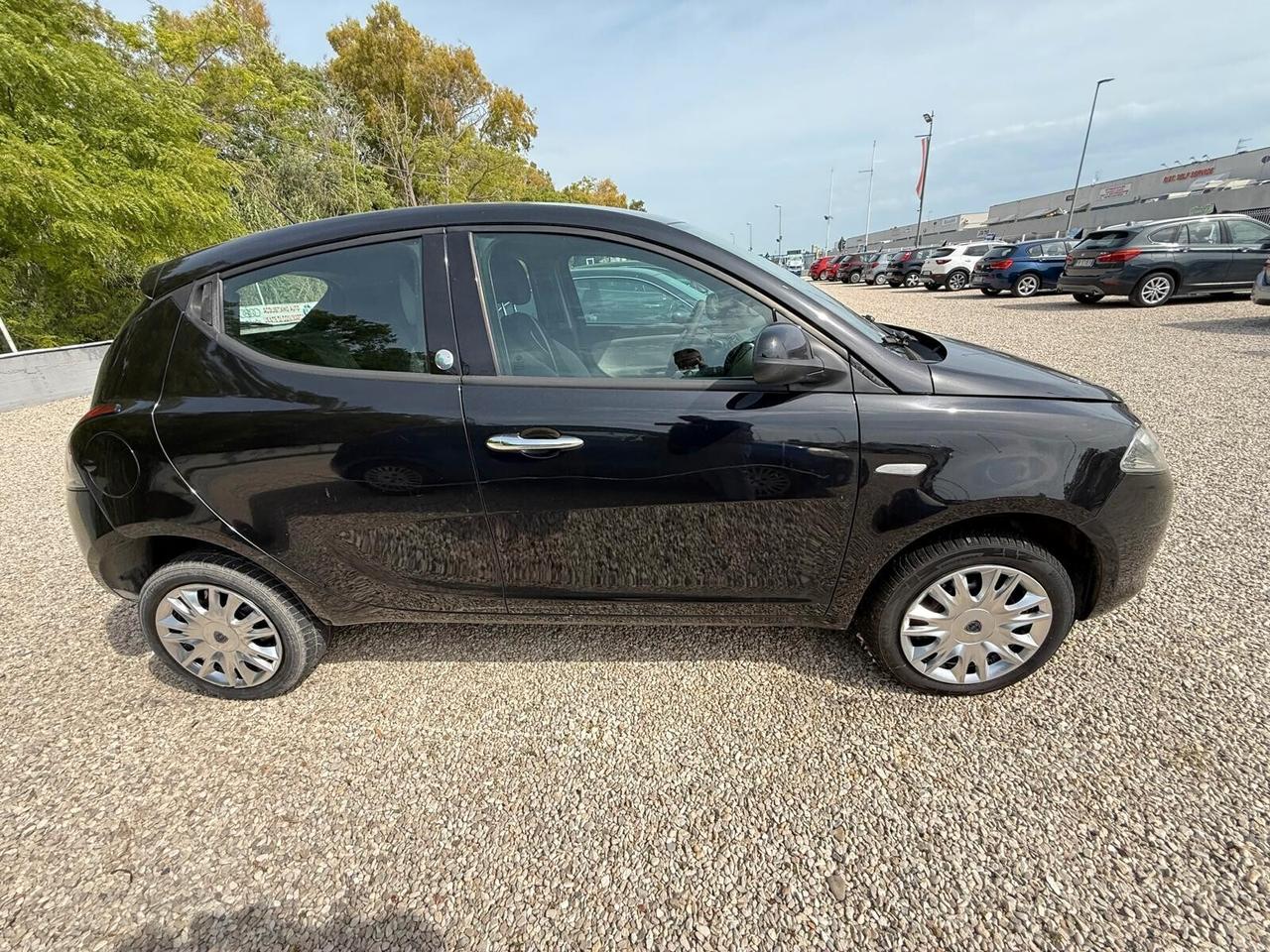 Lancia Ypsilon 0.9 TwinAir 85 CV 5 porte Metano Ecochic Gold