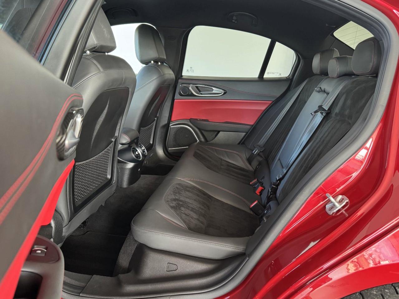 ALFA ROMEO Giulia 2.9 T V6 AT8 Quadrifoglio Rosso Competizione