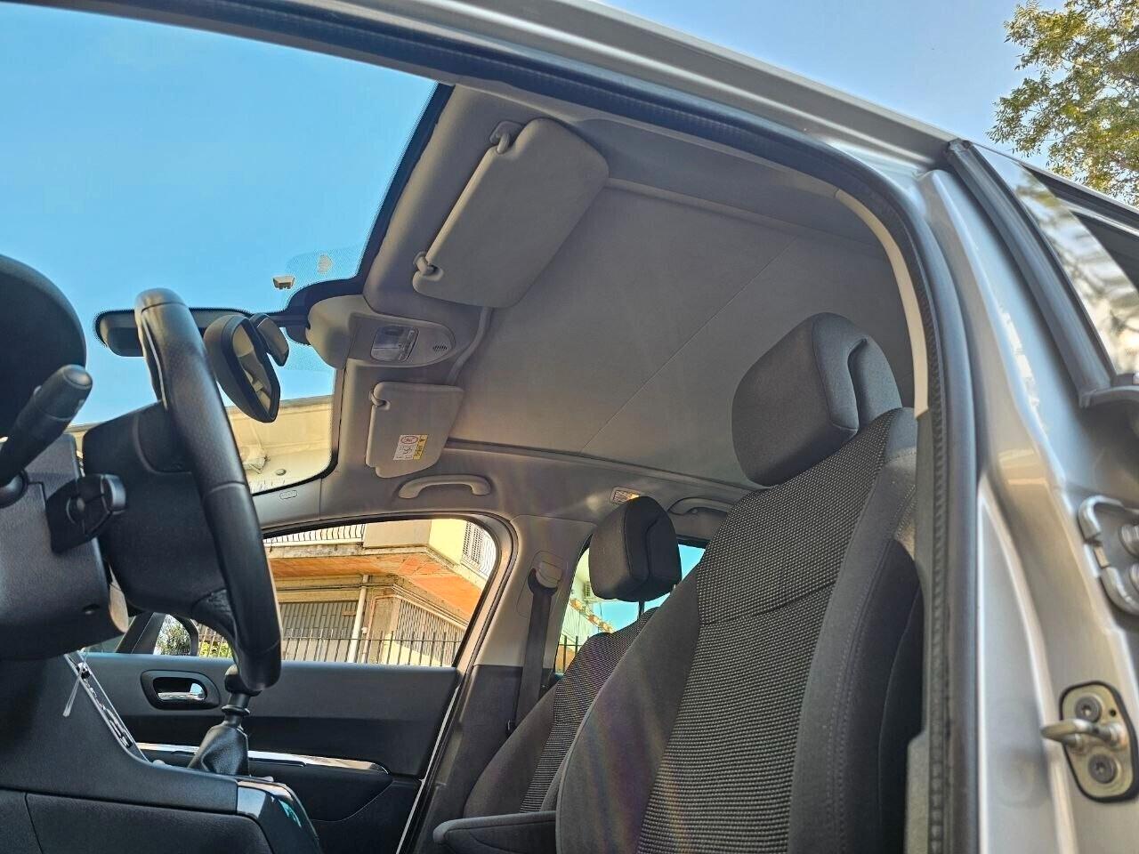 Peugeot 5008 1.6 Diesel Allure 7 Posti – Tetto Panoramico – Navigatore – KM CERTIFICATI