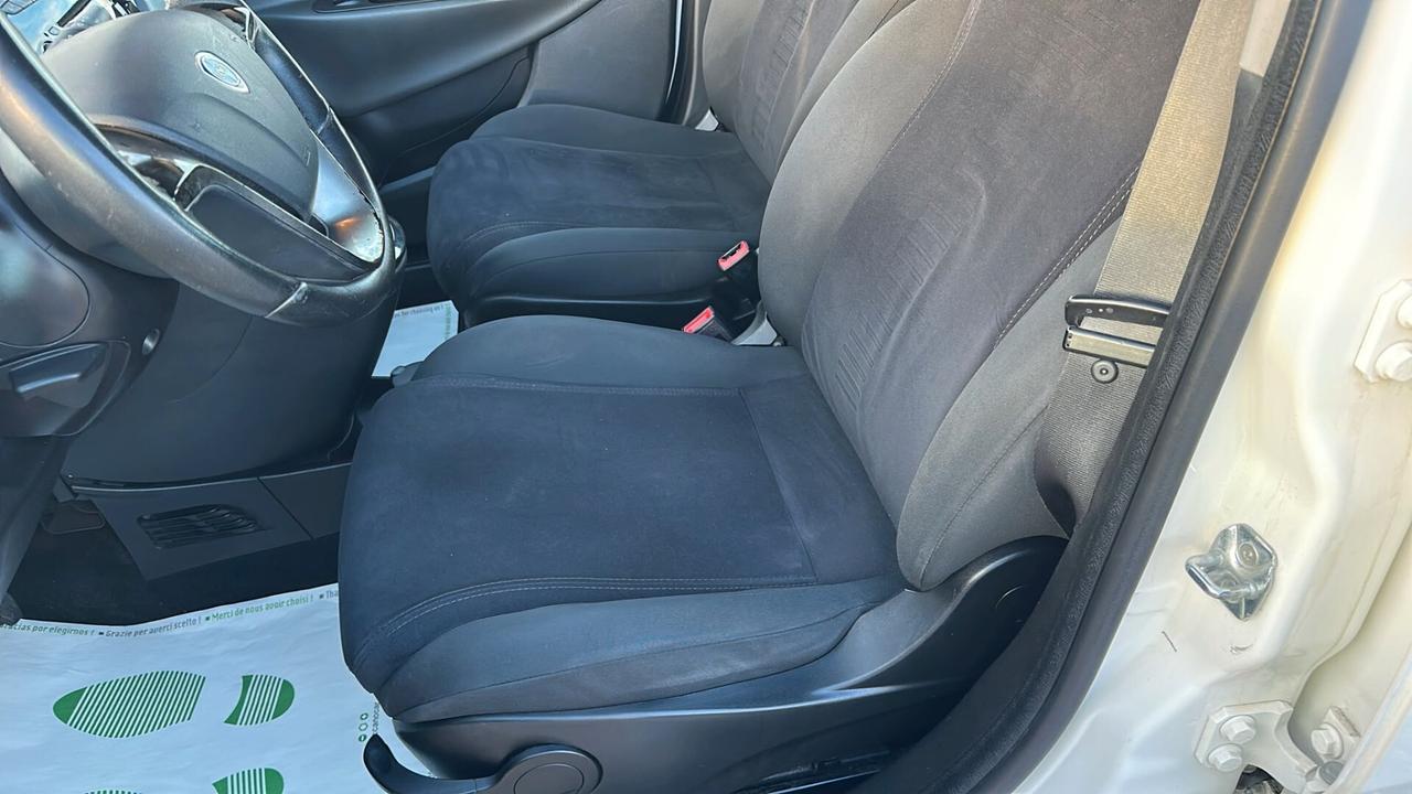 Lancia Ypsilon 0.9 TwinAir 85 CV 5 porte Metano Ecochic Silver