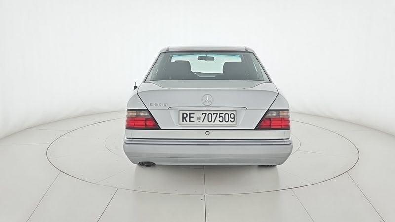 Mercedes-Benz Serie E E 200 cat Elegance ASI