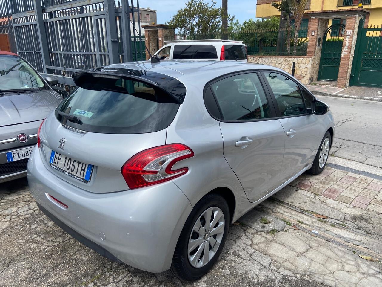 Peugeot 208 1.4 HDi 68 CV 5 porte Allure automatico