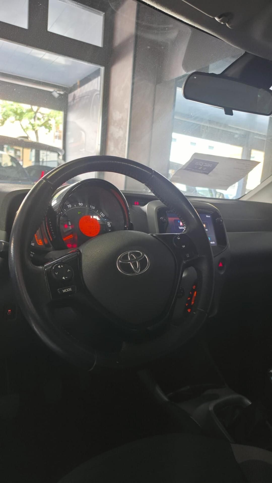Toyota Aygo Connect 1.0 VVT-i 72 CV 5 porte x-clusiv