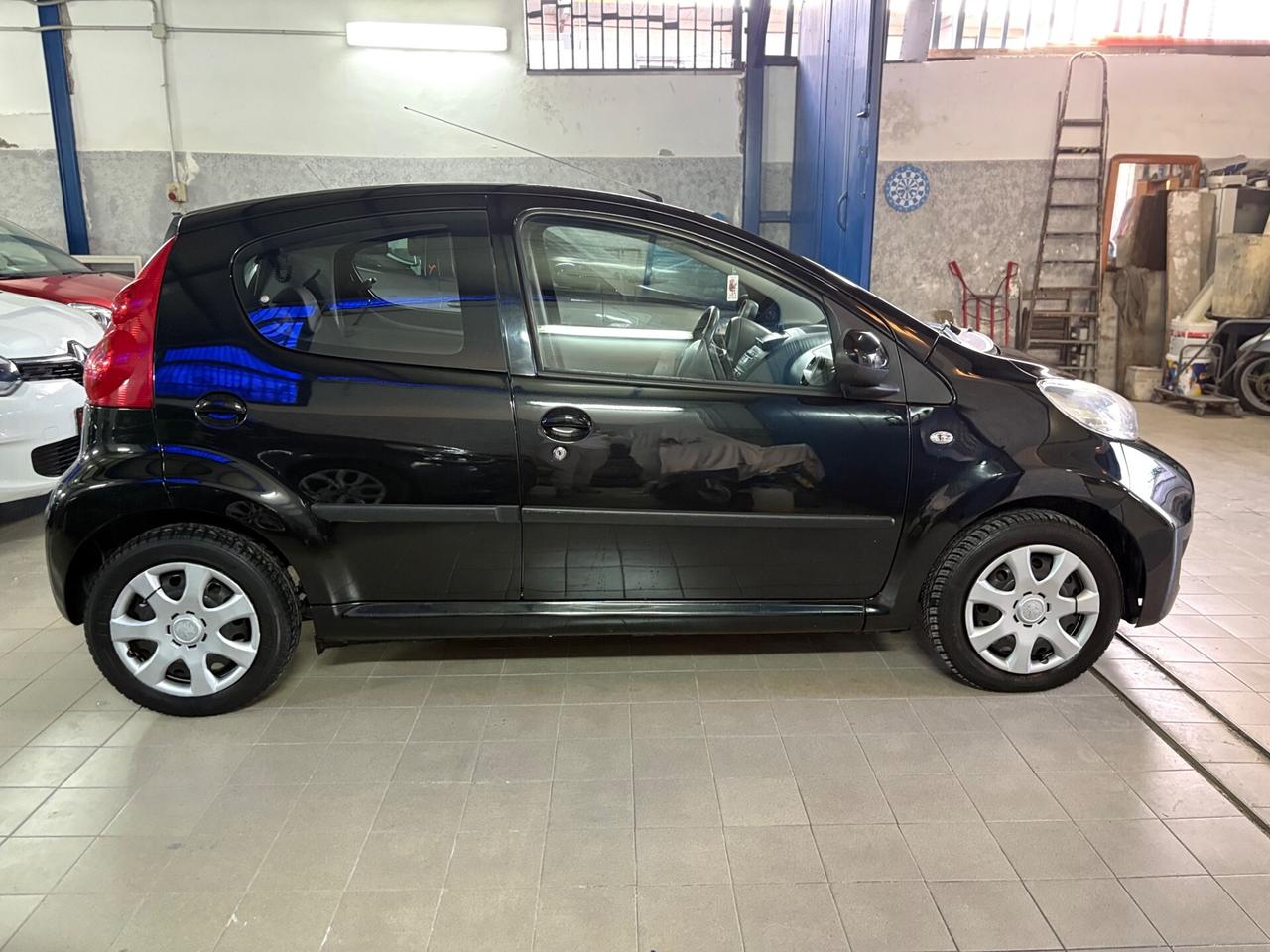 Peugeot 107 AUTOMATICA 1.0 BENZ 5 porte