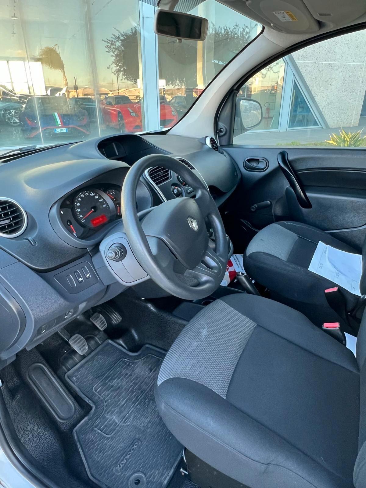 Renault Kangoo 95CV minifurgone possibilità noleggio no scoring