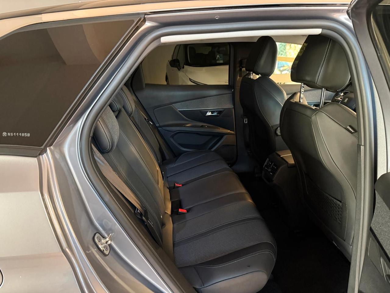 Peugeot 3008 BlueHDi 130 S&S EAT8 Active Pack