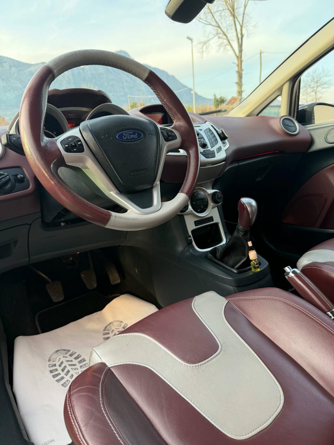 Ford Fiesta 1.6 120CV 3 porte Individual Titanium AUTO UNICA EDIZIONE LIMITATA