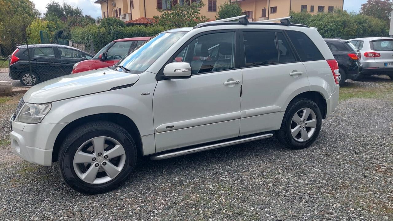 Suzuki Grand Vitara 5 PORTE Executive Crossover-Navi-Tetto Apribile-Interno Pelle