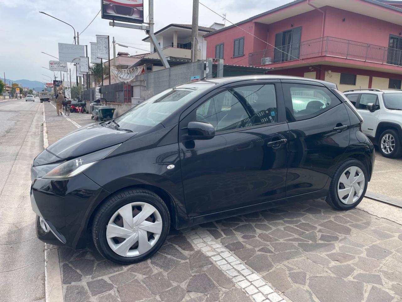 Toyota Aygo 1.0 VVT-i 69 CV 5 porte x-business