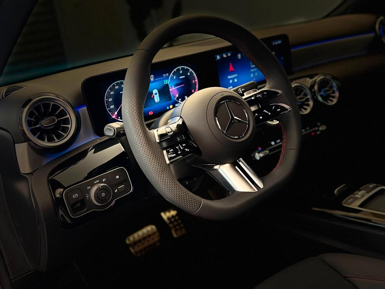 MERCEDES-BENZ A180 AUTOMATIC AMG LINE PREMIUM FULL