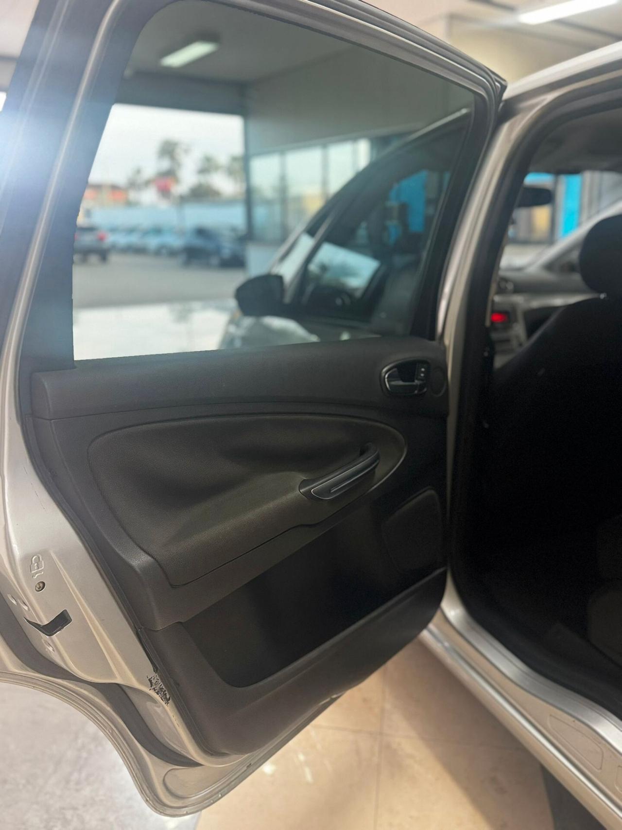 Ford S-Max 2.0 TDCi 140CV Titanium DPF 5 Posti