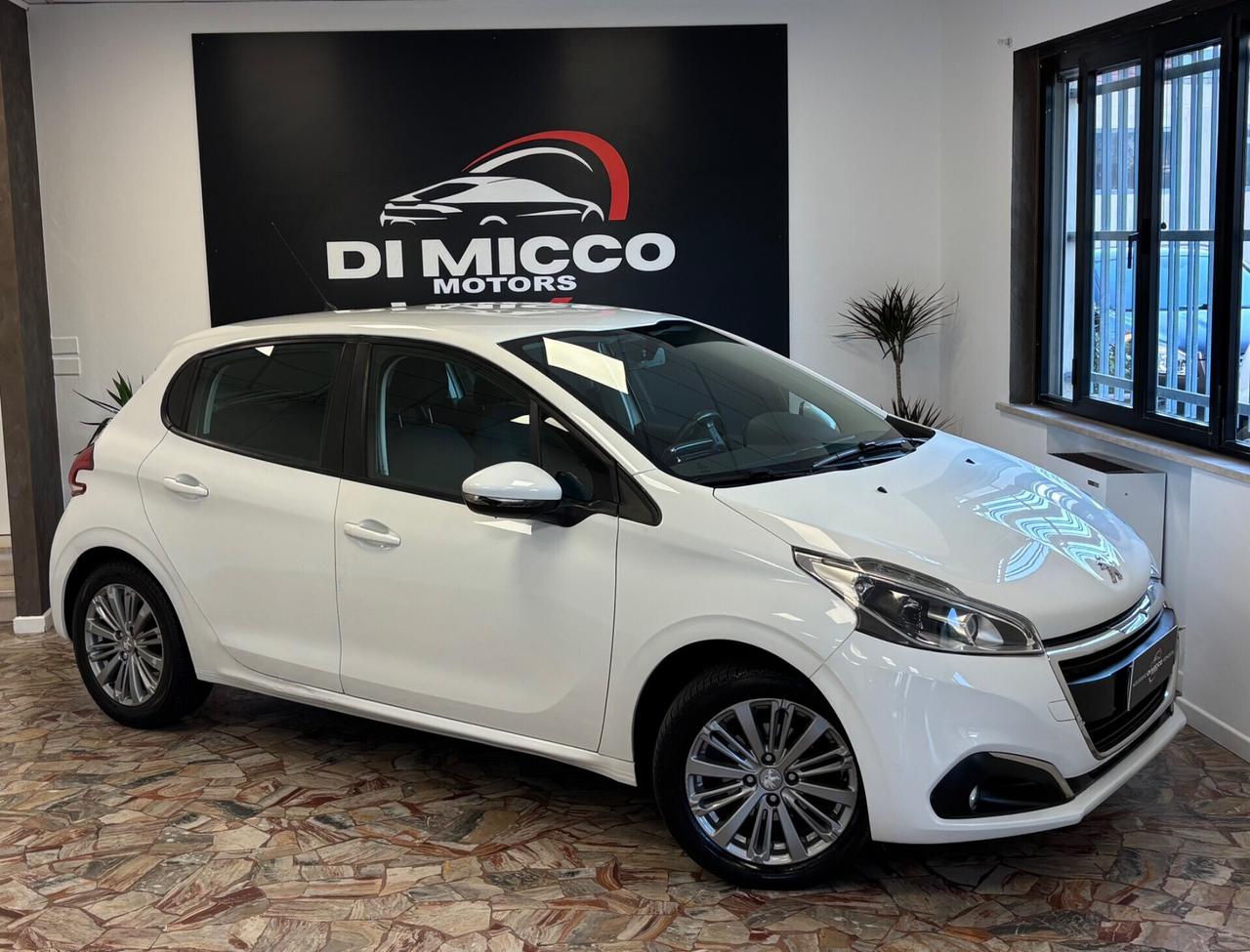 Peugeot 208 PureTech 82 5 porte Allure