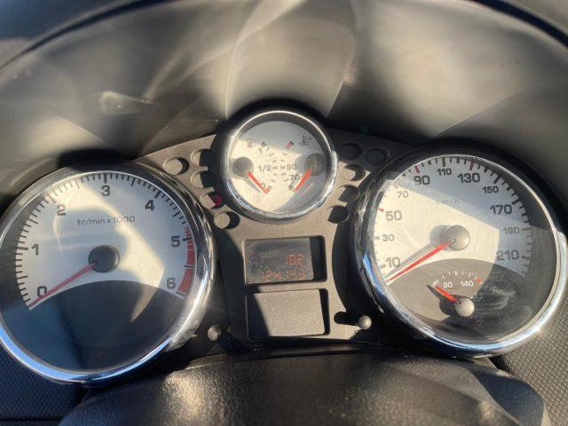 PEUGEOT 207 1.6 HDi 110CV CC Féline