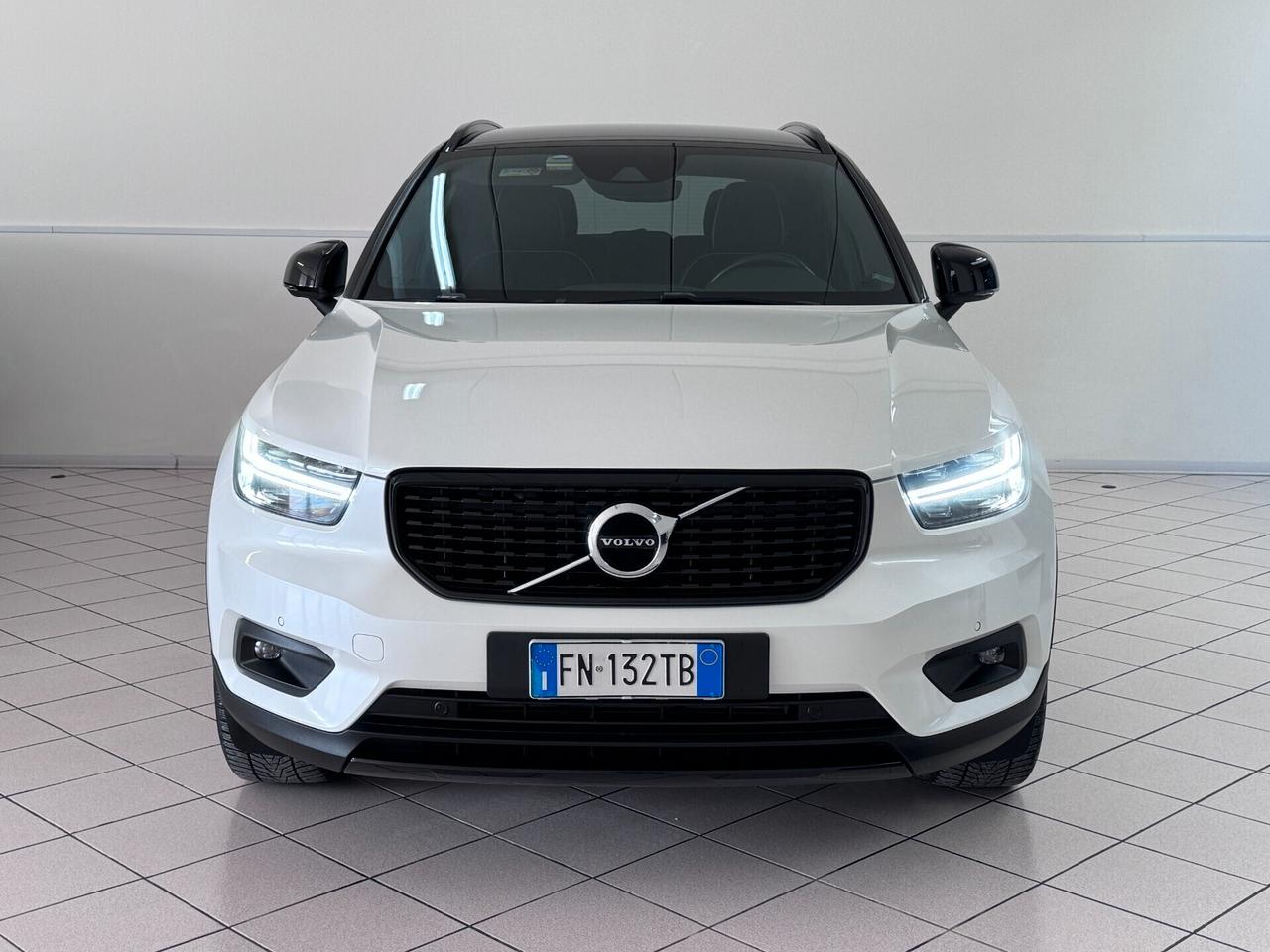 VOLVO XC40 2.0D 190cv GEARTRONIC 4WD R-DESIGN