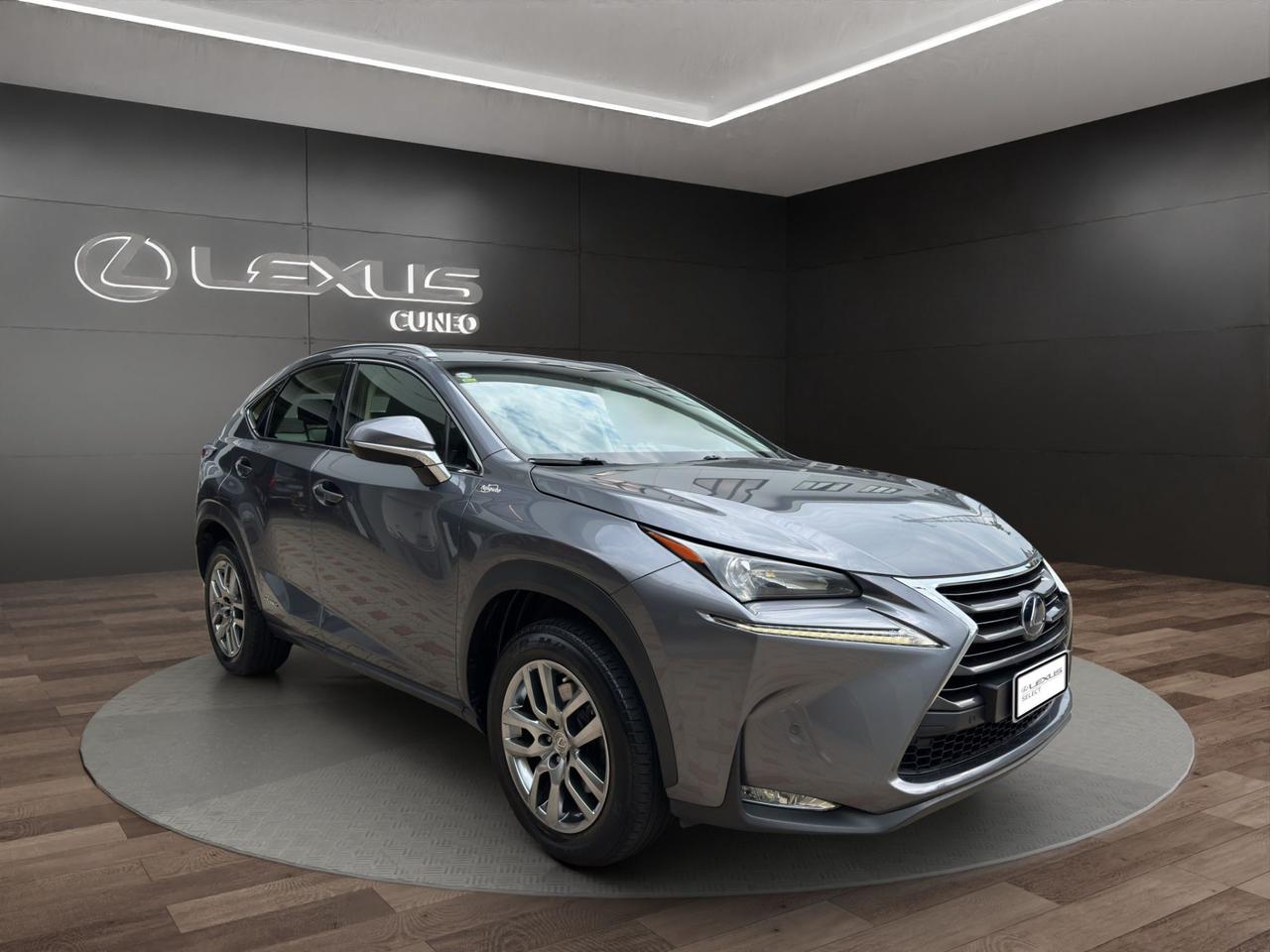 Lexus NX 300h 2.5 Executive 4wd cvt