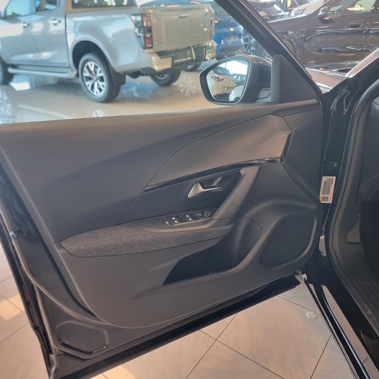PEUGEOT 2008 SUV dallo Style deciso 1.2 100cv S&S