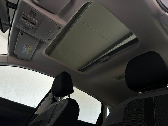 VOLKSWAGEN Polo VI 1.0 R-LINE